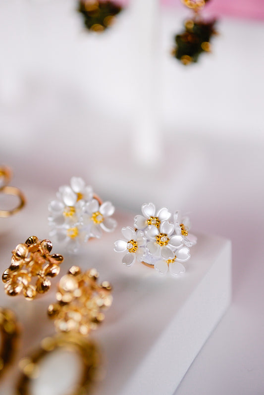 Brincos Flores Brancas