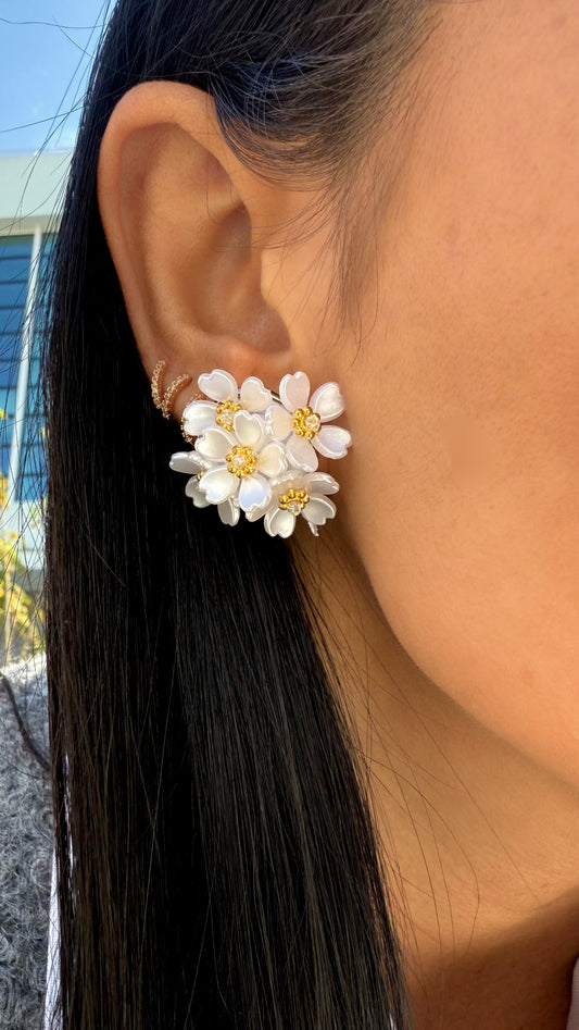 Brincos Flores Brancas